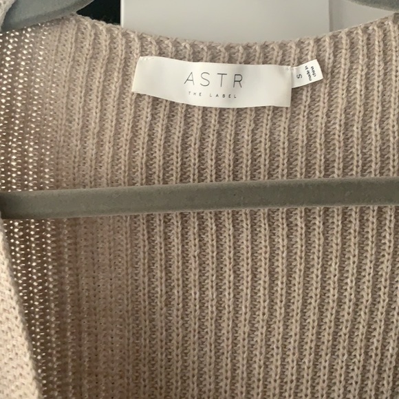 ASTR beige sweater with wrap in front - Picture 2 of 4